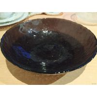 Салатник из темного стекла