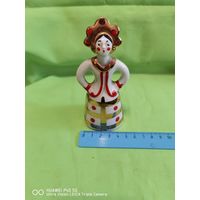 Статуэтка фарфоровая девушка в кокошнике Есть скольчик самая привлекательная цена трёхдневный аукцион