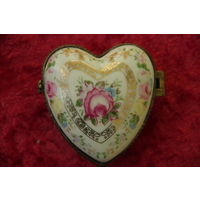 Шкатулка  фарфоровая  (  6 см х 6 см )