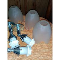 Три небольших поворотных светильника с плафонами одним лотом Тюльпаны Колокольчики