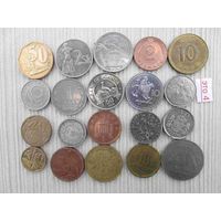 40 иностранных монет без повторов лот 4