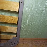 Основание под матрас 160х200 есть отвертия под ноги и под подъемный механизм .