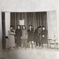 Фотография. История СССР в лицах. Конкурс. Девушки в форменном платье. ПТУ. Поздний СССР.