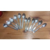 6 чайных и 6 десертных ложек, Германия. Хорошее состояние. Чайные (11 см), десертные (13,5 см).