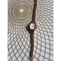 Часы наручные Луч с браслетом,тикают.  В коллекцию,ремонт,на запчасти.Состояние на скане.