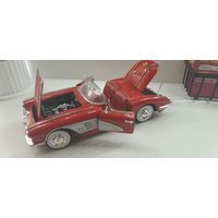 Модель 1:18 Motormax 1958 Chevrolet Corvette