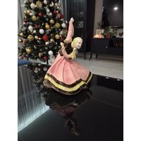 Фарфоровая статуэтка танцующей девушки Германия