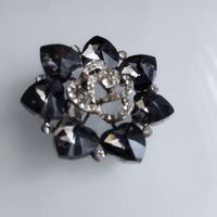 Брошь винтажная  крупная в форме цветка. Ручная работа. Стекло. Фианиты.5 см.