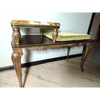 Скамья с столиком.