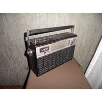 Транзисторный радиоприёмник VEF-SPIDOLA времён СССР.С рубля.