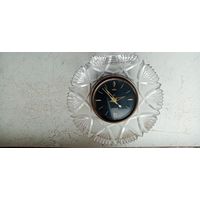 Часы маяк в хрустале можно на стену можно на стол. В работу.