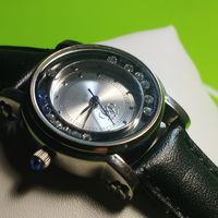 Женские часы Oriflame оригинал, на ходу модель SR626SI диам.корп 2,6 см, диам.циферблата 1,6 см, с камнями