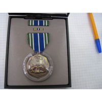 Медаль "За достижения" армии США в футляре.