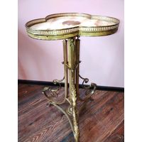 Уличные столик.