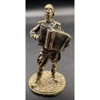 Статуэтка Солдат с гармонью Бронза