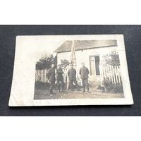 Фотооткрытка 1 Мировая война 1917 год / Группа немецких солдат / Полевая форма (Feldgrau) фуражки (Feldmutze)