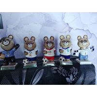 Статуэтки ''Мишка футболист''.