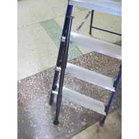 Штанга для турника металлическая регулируемая по длине.