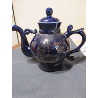 Винтажный заварной чайник, 1.3 литра. Сувенирный новгородский фарфор, кобальтовое покрытие, золочение (Бронницкий завод Возрождение)