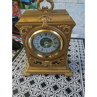 Часы настольные Янтарь,кварц, СССР  . Знак качества. Состояние на скане. Работоспособность неизвестна.