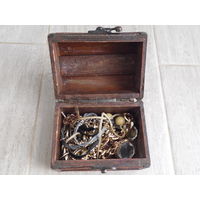 Серьги ,цепочка и т.д. Вес 127 грамм + Сундучок.