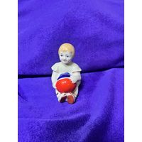 Девочка с мячиком фарфор Городница