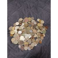 Почти килограмм разных монет