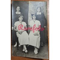 1920-е Открыточный формат четыре дамы ретро типажи студийное фото