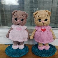 Вязаные игрушки ручной работы высота 20 см, в наличии 2