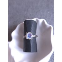 Кольцо красивое, яркое с фианитом р 17