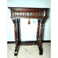 Столик с шуфляткой.