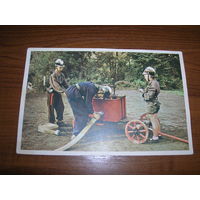 Дети. Юные пожарные Пожарная каска Мотопомпа Германия 1950-60-е Чистая