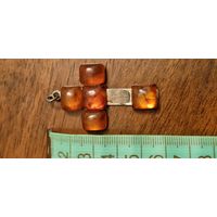 Крест серебрянный с янтарем