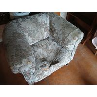 Два пробабушкины кресла на реставрацию