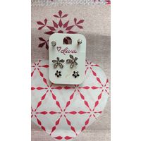 Серьги-гвоздики, в центре новые