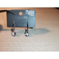 Металлические серьги с стеклянными подвесками.