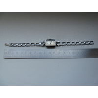 Часы женские ЛУЧ механика на ходу спешат