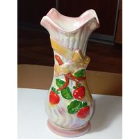 Фарфоровая вазочка .