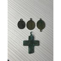 Три Медальона с Ликом Девы Марии + Крест. Лот от 5р.