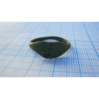 Перстень старинный. Бронза, литье.