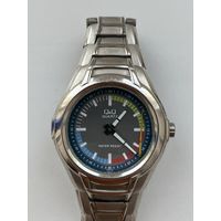 Часы. Кварц. Рабочие или нет не знаю. Необходимо установить секундную стрелку.