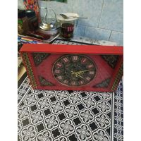 Часы настольные Молния,механические, СССР. На ходу . Состояние на скане.