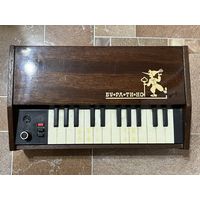 Детское пианино Буратино. Рабочее или нет, не знаю!