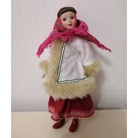 Куколка фарфоровая