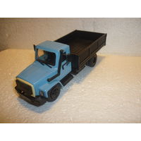 Модель авто ГАЗ-3307. 1:43.Компаньон