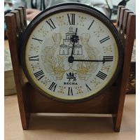 Часы Весна СССР. Дерево. На ходу. Нечастые.