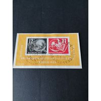 ГДР 1950 Блок Mi.7 с марками "Филателистическая выставка в Лейпциге (DEBRIA)" (гашение без клея со следом от наклейки) марки Mi.271-272 каталог 170.0 евро