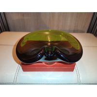 Тяжёлая пепельница из зелёного стекла, времён ЧССР, высота 7 см., без сколов.