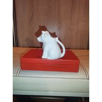 Фарфоровый сливочник "Коровка", высота 8 см., без сколов и трещин.