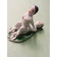 Старинная, винтажная китайская керамическая статуэтка ручной работы с пикантным сюжетом из Камасутры, XIX век .